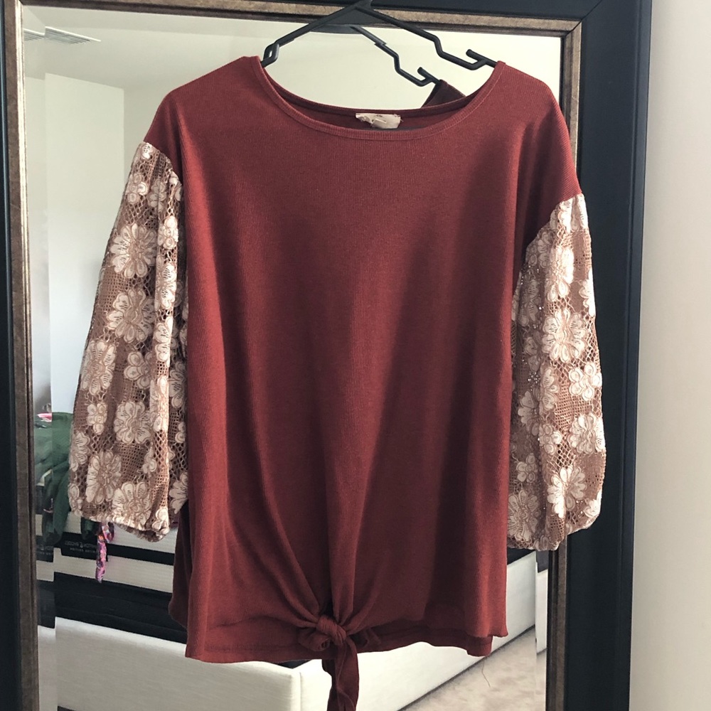 3 Quarter length blouse with laced sleeves